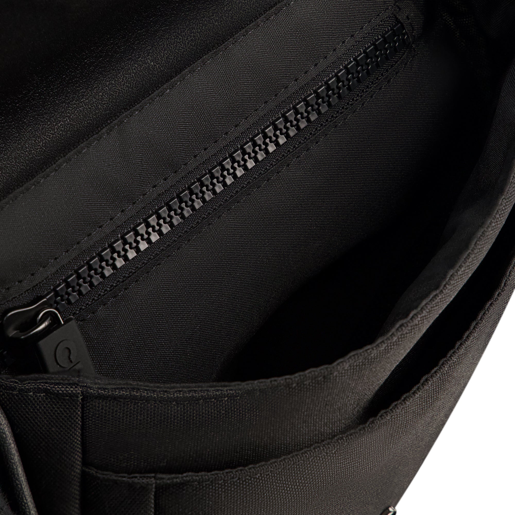 Crocs Classic Crocssbody with front flap