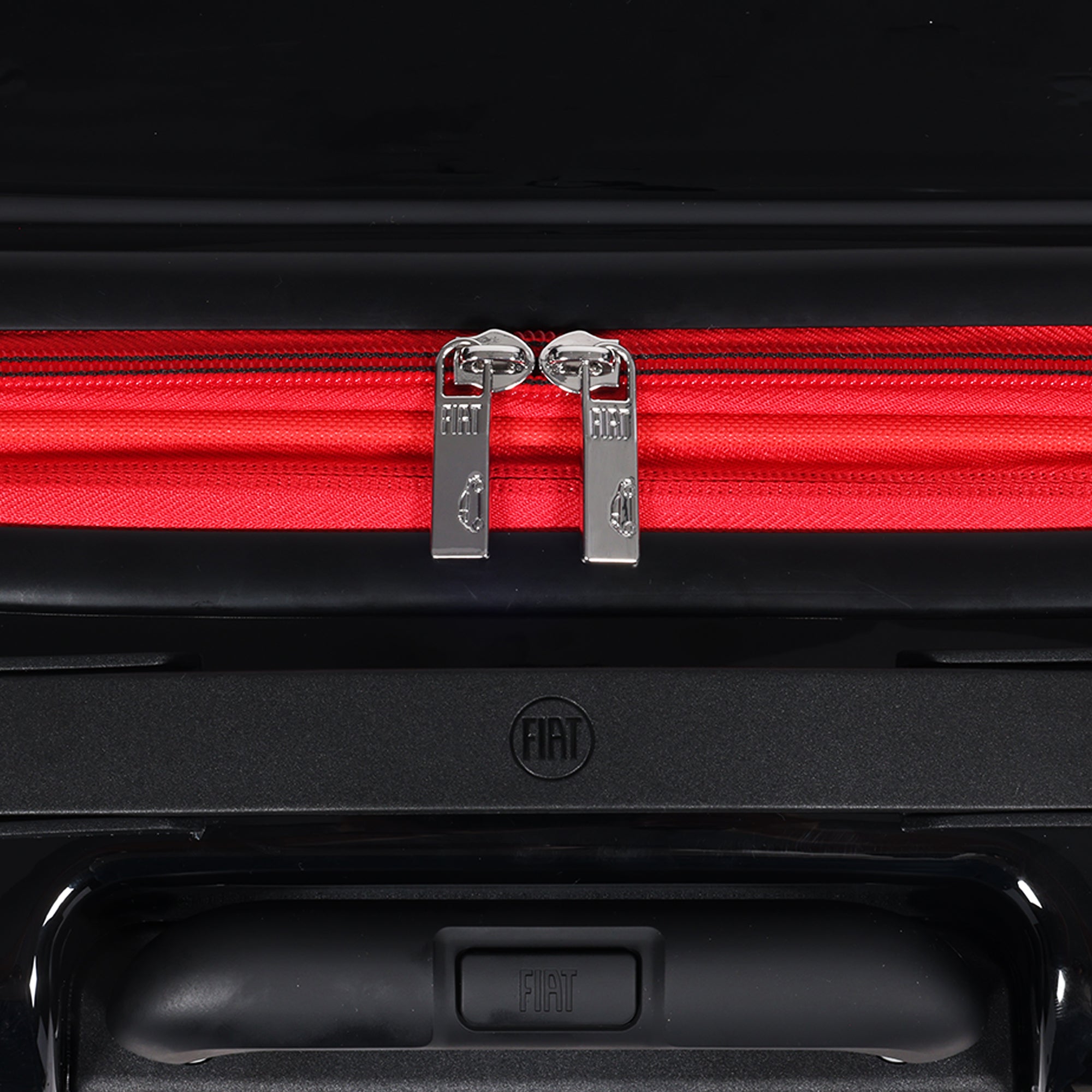Fiat 500 x FUL 31.5" Expandable Hardside Spinner Luggage